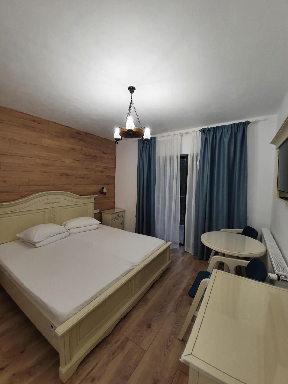 Pensiunea Iasmina Si Pescarul Călimăneşti Exterior foto